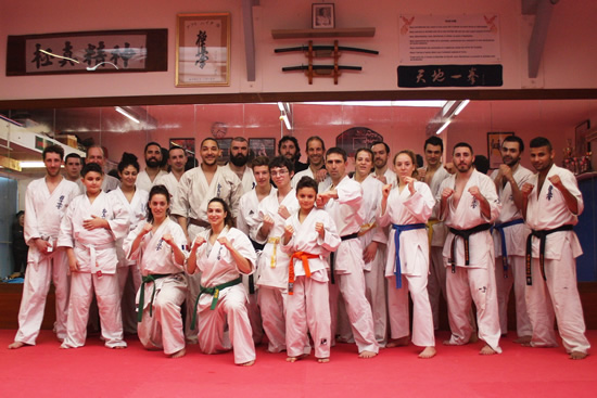 Photo de groupe à l'issue du stage de karaté Kyokushinkai à Bordeaux