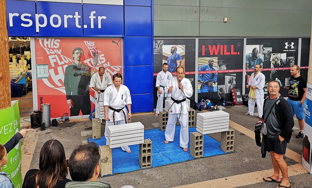 Démonstration de karaté Kyokushinkai à Inter Sport St Aunès